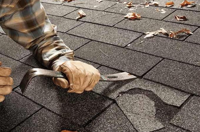 How to replace a damaged shingle